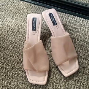 Vince camuto nude blush mesh low heels- like new- size 10